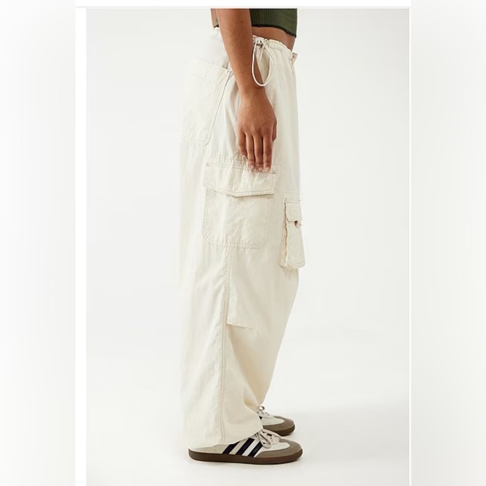 BDG Urban Outfitters  Baggy low rise tech Cargo Pants Women’s Size: Small - Picture 9 of 10